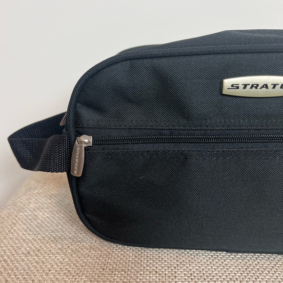 Stratus Toiletry Bag, Black - Picture 11 of 14